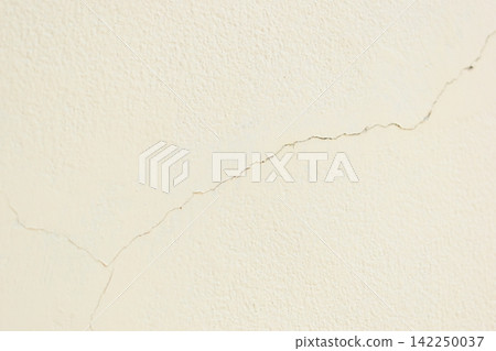 crack on white wall from earthquake, construction industry crack on white wall from earthquake, construction industry 142250037