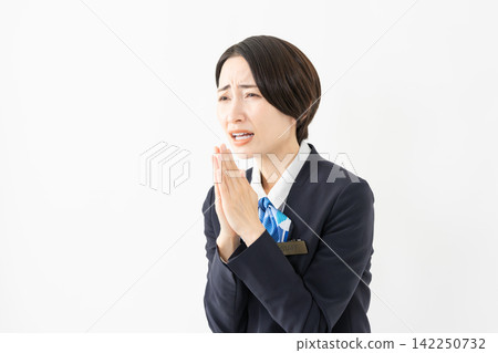身著制服的女接待員 - 工作圖片 身著制服的女接待員 - 工作圖片 142250732