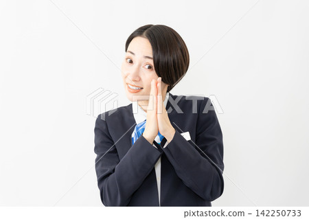 身著制服的女接待員 - 工作圖片 身著制服的女接待員 - 工作圖片 142250733
