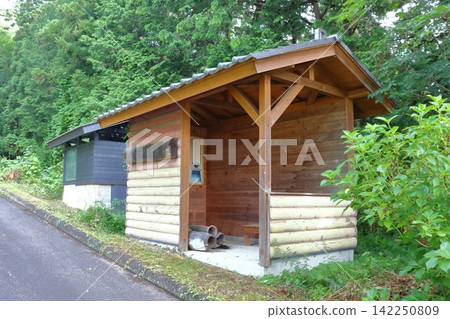 The hot spring water supply hut and rest area at Gake Onsen (Nihonmatsu City, Fukushima Prefecture) The hot spring water supply hut and rest area at Gake Onsen (Nihonmatsu City, Fukushima Prefecture) 142250809