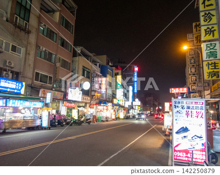 台灣台中地區的交通及街景 台灣台中地區的交通及街景 142250879