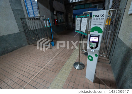台灣台中地區的交通及街景 台灣台中地區的交通及街景 142250947