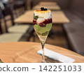 Matcha parfait dessert 142251033