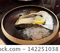 Raw oysters  142251038