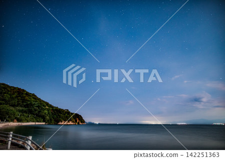 The quiet night sky and coastal scenery of Okiura Beach The quiet night sky and coastal scenery of Okiura Beach 142251363