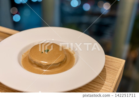 Radish with porcini mushroom cream sauce Radish with porcini mushroom cream sauce 142251711