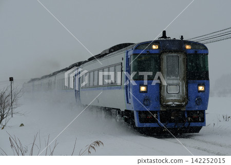 Limited express Sarobetsu running on the Soya Main Line Limited express Sarobetsu running on the Soya Main Line 142252015