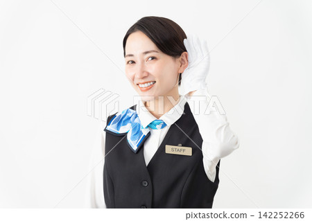 身著制服的女服務生；旅行圖片 142252266