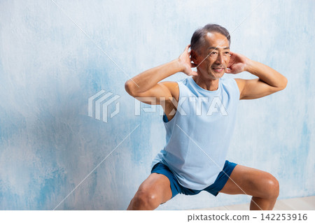 Seniors who do strength training Seniors who do strength training 142253916