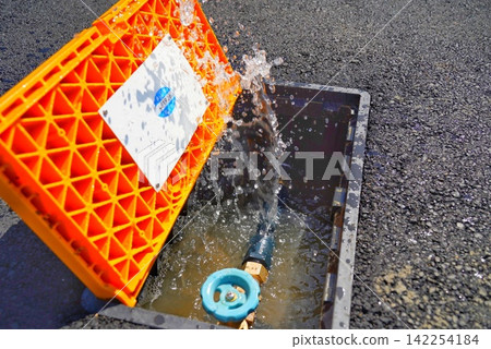 There is a water leak inside the water meter. There is a water leak inside the water meter. 142254184