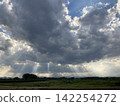 一片大雲 142254272