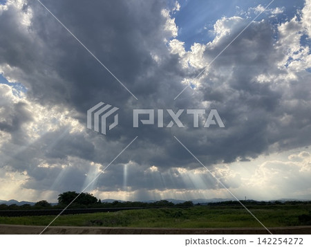 一片大雲 一片大雲 142254272