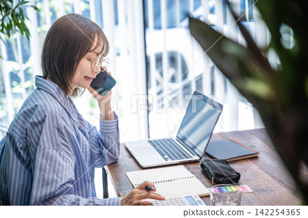 Business scenes for women working in the office Business scenes for women working in the office 142254365