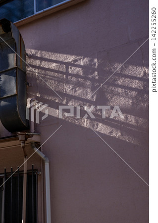 Light and shadows painted on a purple wall Light and shadows painted on a purple wall 142255260