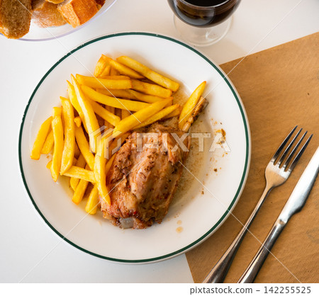 Pork knuckle with potatoes and stewed peppers Pork knuckle with potatoes and stewed peppers 142255525