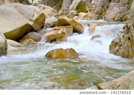 Kakisore Valley: A beautiful stream flowing between rocks. Kakisore Valley: A beautiful stream flowing between rocks. 142256018