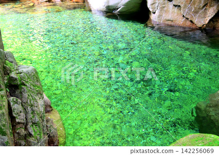 The clear, beautiful stream water of Kakisore Valley The clear, beautiful stream water of Kakisore Valley 142256069