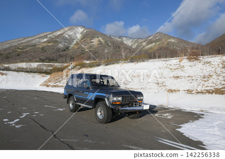 一座加冕的山 一座加冕的山 142256338