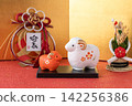 New Year's card material for the Year of the Sheep | Figurine of a mother and baby sheep in red and white 142256386