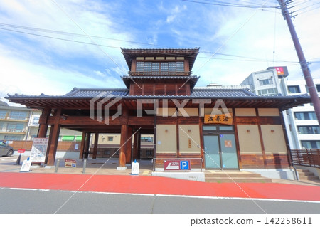 Iizaka Onsen, Namiraiyu along the Surikami River (Fukushima City, Fukushima Prefecture) Iizaka Onsen, Namiraiyu along the Surikami River (Fukushima City, Fukushima Prefecture) 142258611
