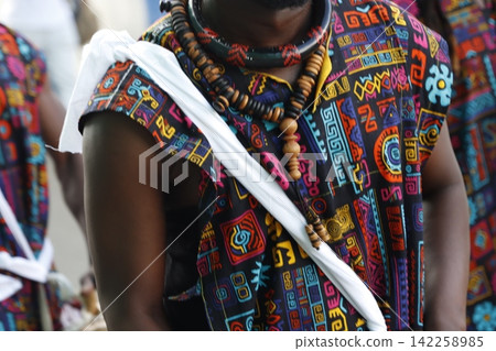 Kenyan folk artists marching in the street Kenyan folk artists marching in the street 142258985
