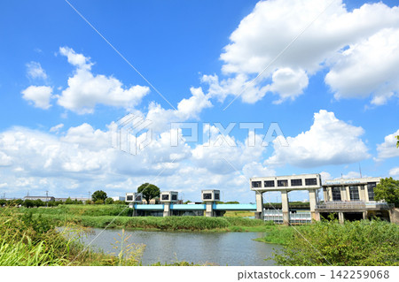 The summer sky stretches above the Gongendo regulating reservoir in Satte City. The summer sky stretches above the Gongendo regulating reservoir in Satte City. 142259068