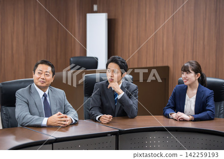 group of business people meeting group of business people meeting 142259193
