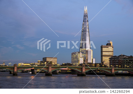 Blue hour twilight image of London skyline Blue hour twilight image of London skyline 142260294