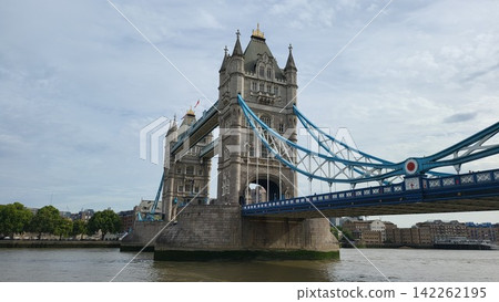 This is building around the icon of Tower Bridge, London This is building around the icon of Tower Bridge, London 142262195