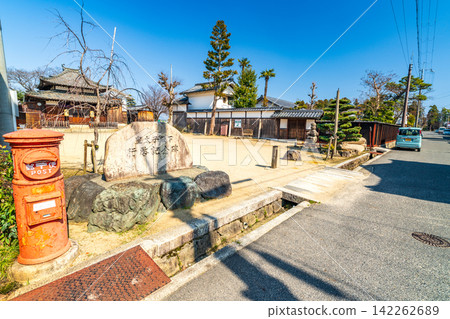 [Important Preservation District for Groups of Traditional Buildings] Gokasho Kondo Anpukuji Temple and Gorinto Pagoda 2, Higashiomi City, Shiga Prefecture 142262689