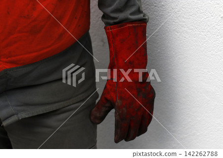 Fireproof clothes to work under dangerous conditions Fireproof clothes to work under dangerous conditions 142262788