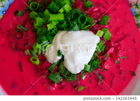 Cold beetroot soup topped with fresh sour cream, dill, and chopped green onions. Close up. Traditional Lithuanian saltibarsciai, Belarusian chlodnik, Cold beetroot soup topped with fresh sour cream, dill, and chopped green onions. Close up. Traditional Lithuanian saltibarsciai, Belarusian chlodnik, 142263848