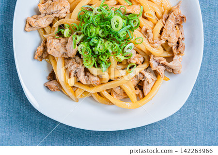 Stir-fried udon noodles with pork and onions Stir-fried udon noodles with pork and onions 142263966