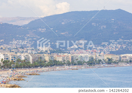 法國南部尼斯的夏日海景。 法國南部尼斯的夏日海景。 142264202