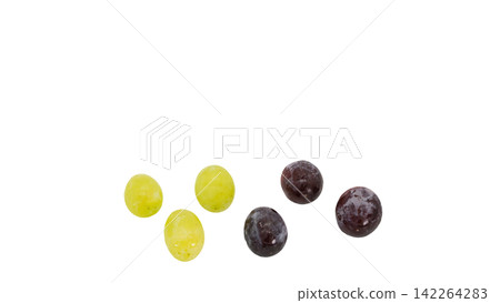 Comparison of white and red grapes; transparent background; macro. Comparison of white and red grapes; transparent background; macro. 142264283