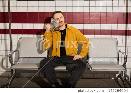 Stylish man with handset exudes relaxed urban confidence imagery Stylish man with handset exudes relaxed urban confidence imagery 142264604