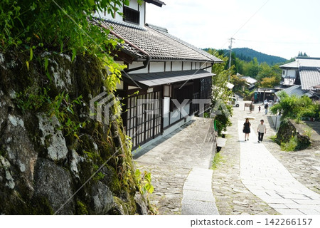 cobbled downhill cobbled downhill 142266157