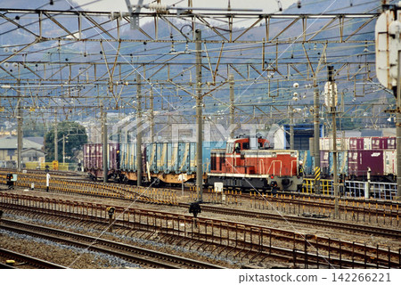 DE112003 diesel locomotive during shunting operations in 2008. DE112003 diesel locomotive during shunting operations in 2008. 142266221