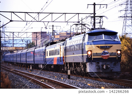 2008: EF6642 Blue Train Naha/Akatsuki running on the Tokaido Line 2008: EF6642 Blue Train Naha/Akatsuki running on the Tokaido Line 142266266