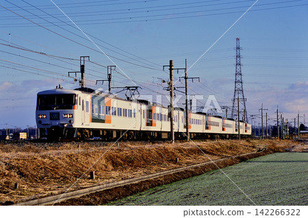 2008: 185 series limited express "Ohayo Tochigi" (7 cars) running on the Tohoku Line. 2008: 185 series limited express "Ohayo Tochigi" (7 cars) running on the Tohoku Line. 142266322