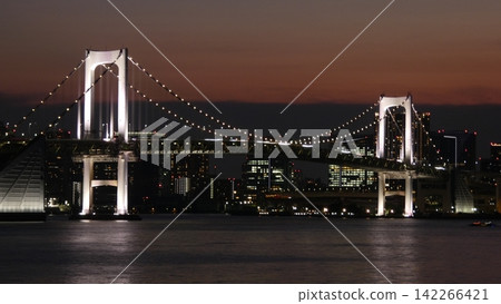 (Night view) Distant view of Rainbow Bridge 142266421