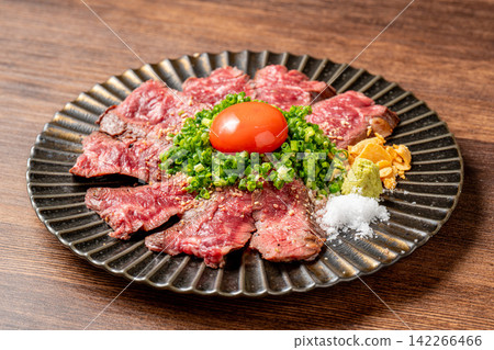 鮮嫩多汁的裙邊牛排 鮮嫩多汁的裙邊牛排 142266466