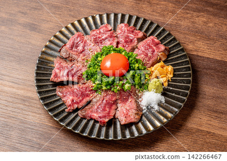 鮮嫩多汁的裙邊牛排 鮮嫩多汁的裙邊牛排 142266467