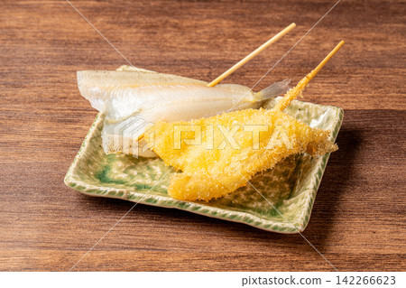 飽滿優雅的串炸(炸銀魚) 飽滿優雅的串炸(炸銀魚) 142266623