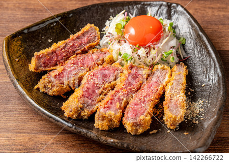 奢華鮮嫩的和牛牛排 奢華鮮嫩的和牛牛排 142266722