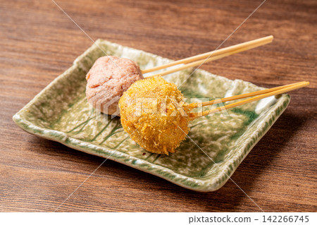 鮮嫩多汁的牛肉碎肉串,肉汁四溢 鮮嫩多汁的牛肉碎肉串,肉汁四溢 142266745