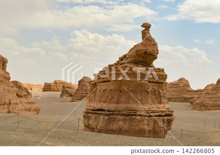 Yardang topography (Dunhuang Yardang National Geological Park) Yardang topography (Dunhuang Yardang National Geological Park) 142266805