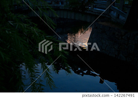 The Kurashiki Bikan Historical Quarter reflecting the setting sun The Kurashiki Bikan Historical Quarter reflecting the setting sun 142267491