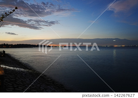 Sunset at the Beach Serene Twilight Seascape Sunset at the Beach Serene Twilight Seascape 142267627