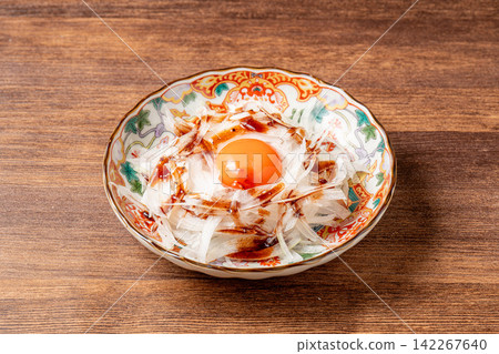 Spicy and healthy onion slice yukhoe Spicy and healthy onion slice yukhoe 142267640